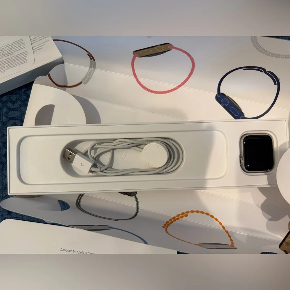 Apple Watch Series 6 silver alum 40mm white sports band
